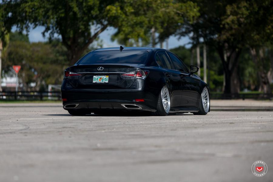  Lexus GS on Vossen Wheels (LC-106) 2016 года  (фото 22 из 61)